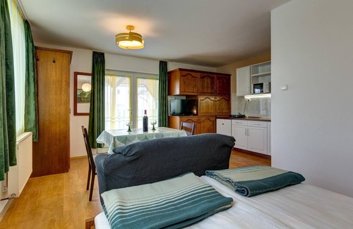 Heviz Apartment | Cozy Studio Apartment in Heviz with Family-Friendly Amenities