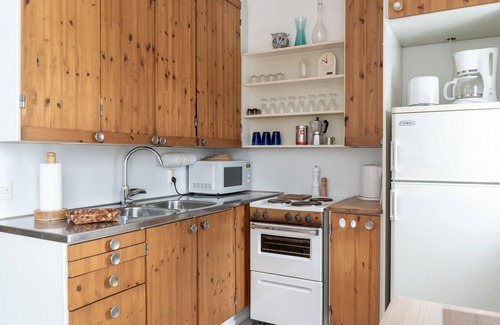 Katajanokka Apartment | Ideal Studio Apartment in Katajanokka with Breakfast & Kitchen