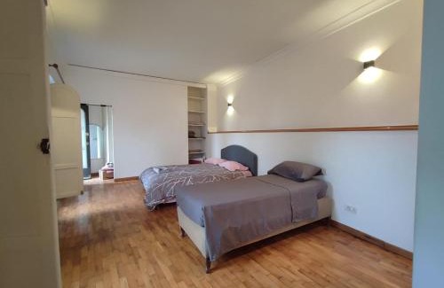 Vittorio Emanuele Apartment | Neapolitan Castle Studio Apartment: Family-Friendly Escape