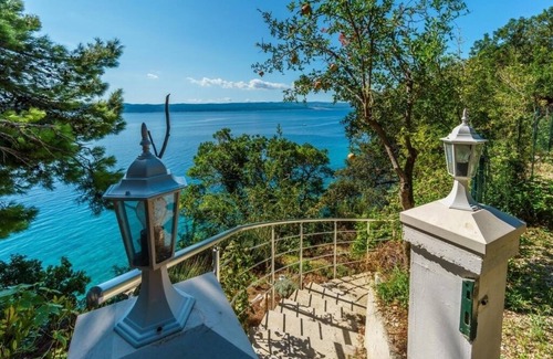 Pisak Apartment | Seaview Studio Apartment in Pisak with Pool & Terrace