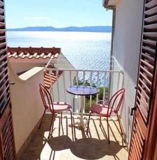 Pisak Apartment | Sea View Studio Apartment in Pisak with Balcony & Wi-Fi