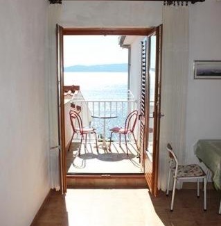 Pisak Apartment | Sea View Studio Apartment in Pisak with Balcony & Wi-Fi