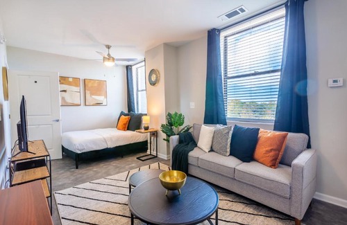 Central Business District Apartment | Ideal Studio Apartment in Downtown Mobile - 4-Star Rated