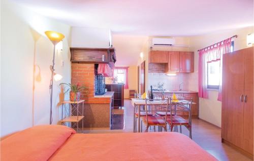 Valbandon Apartment | Discover a Family-Friendly Apartment in Valbandon with Wifi