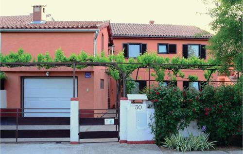 Valbandon Apartment | Discover a Family-Friendly Apartment in Valbandon with Wifi