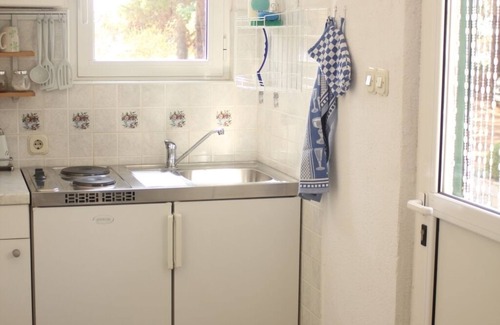 Veli Rat Apartment | Seaview Studio Apartment in Veli Rat with Balcony