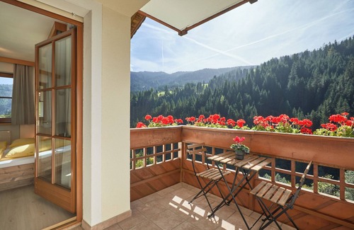 Racines Apartment | Elegant Studio Apartment "Jaufenspitze Blasighof" with Garden