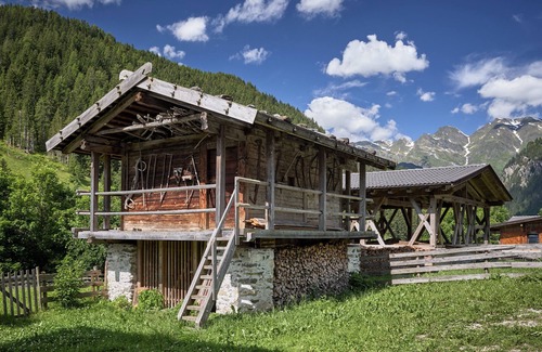Racines Apartment | Elegant Studio Apartment "Jaufenspitze Blasighof" with Garden