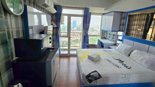 Old Jakarta Apartment | Stylish Studio Apartment JiExpo Kemayoran with Pool Access