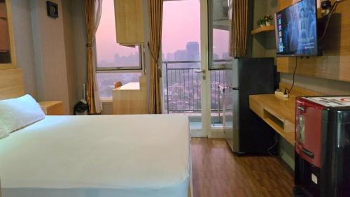 Old Jakarta Apartment | Stylish Studio Apartment JiExpo Kemayoran with Pool Access