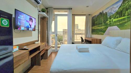 Old Jakarta Apartment | Stylish Studio Apartment JiExpo Kemayoran with Pool Access