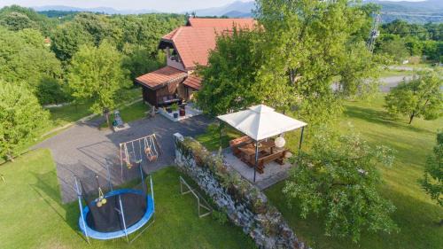 Dreznik Grad House | Exceptional Studio Apartment Karlo - 4 Star, Family Friendly