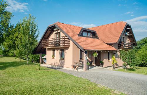 Dreznik Grad House | Exceptional Studio Apartment Karlo - 4 Star, Family Friendly