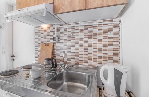 Drimonas Apartment | Mountain View Studio Apartment with Wi-Fi and Air Conditioning