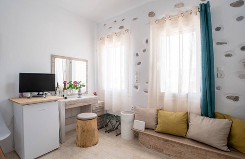Marpissa Apartment | Experience Ktima San Antonio - Parion with Ocean View & Spa