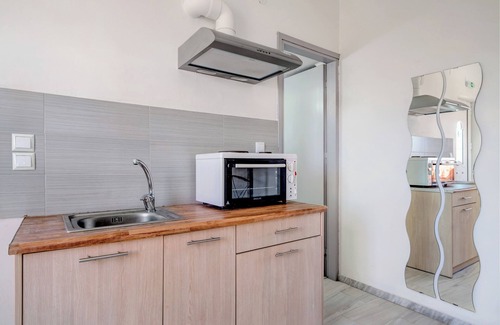 Zalongo Apartment | Cozy Studio Apartment 'Labros 4' with Mountain View & Wi-Fi