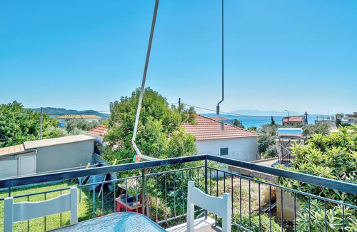 Zalongo Apartment | Cozy Studio Apartment 'Labros 4' with Mountain View & Wi-Fi