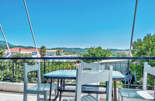 Zalongo Apartment | Cozy Studio Apartment 'Labros 4' with Mountain View & Wi-Fi