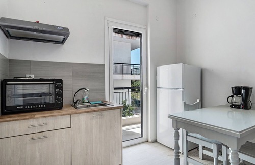 Zalongo Apartment | Cozy Studio Apartment 'Labros 3' with Mountain Views & Wi-Fi