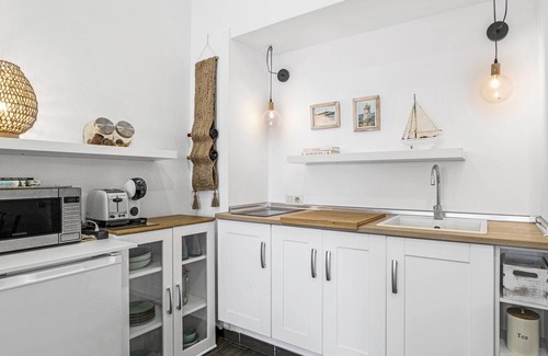 Barbate Apartment | Oceanfront Studio 'La Casita Blanca' - Top Rated & Family-Friendly
