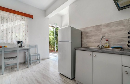 Zalongo Apartment | Inviting Studio Apartment 'Labros 1' with Mountain Views
