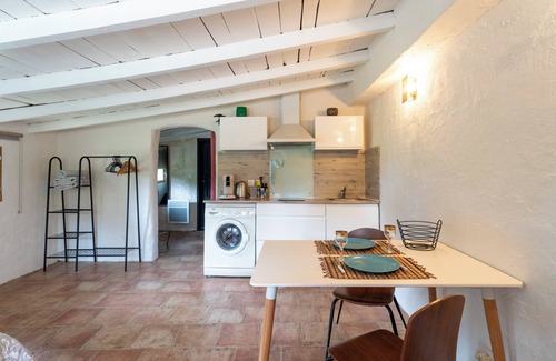 Apt Apartment | Cozy Studio 'Maison Marvic' with Pool, Wi-Fi & Kitchen