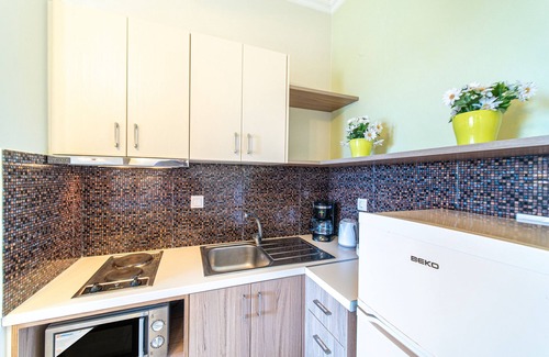 Agios Gordios Apartment | Cozy Mazis Studio B2 with Sea View, Balcony & Wi-Fi