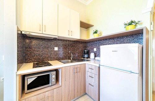 Agios Gordios Apartment | Cozy Mazis Studio B2 with Sea View, Balcony & Wi-Fi