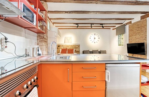 La Seu Apartment | Cozy Studio Apartment 'Mendoza' with Ocean View & Wi-Fi