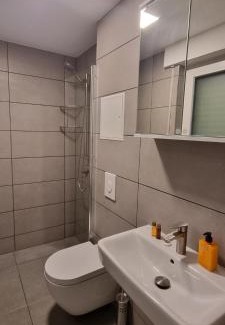 Oberesslingen Apartment | Convenient Studio Apartment Near S-Bahn - Rated 9.2/10