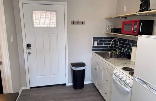 University Heights Apartment | Modern Style Retreat with Kitchen in Downtown Albuquerque