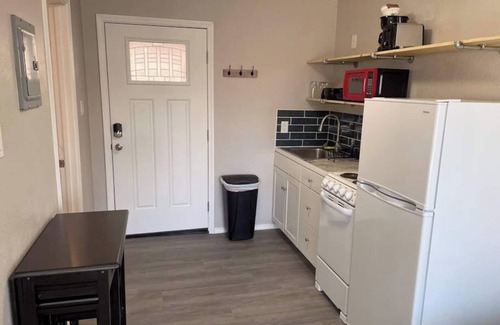University Heights Apartment | Modern Style Retreat with Kitchen in Downtown Albuquerque
