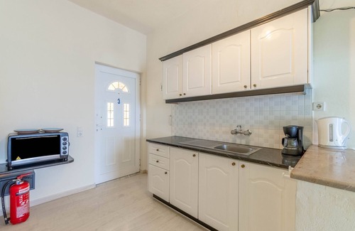 Agia Pelagia Chlomou Apartment | Seaside Studio 'Nikos' with Ocean View & Pet-Friendly Amenities