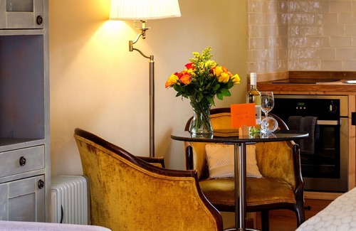 Thetford Apartment | Prime Studio Apartment with Hot Tub and Top Guest Ratings