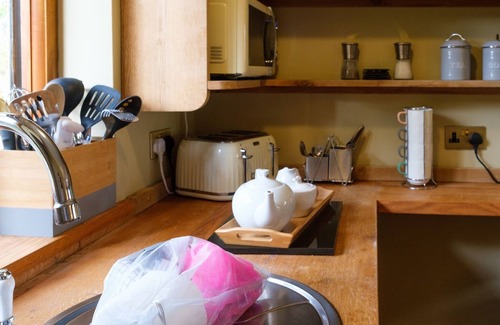 Thetford Apartment | Prime Studio Apartment with Hot Tub and Top Guest Ratings