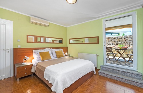 Sukosan Apartment | Cozy Studio Apartment Oleander with Oceanfront Views