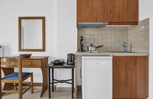 Pondi Apartment | Cozy Studio Apartment 'Panorama 2' with Ocean View & Wi-Fi