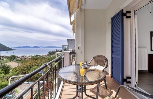 Pondi Apartment | Cozy Studio Apartment 'Panorama 2' with Ocean View & Wi-Fi