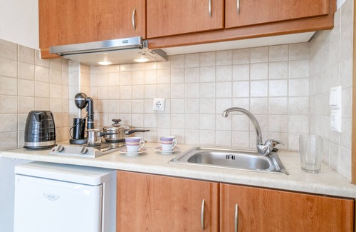 Pondi Apartment | Cozy Studio Apartment 'Panorama 1' with Ocean View & Wi-Fi