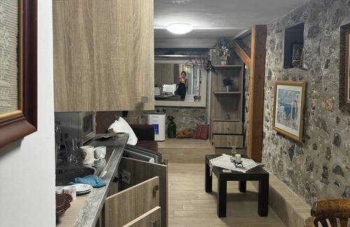 Vrachasi Apartment | Seaside Studio Apartment 'Paradise Home 2' with Wi-Fi & Spa
