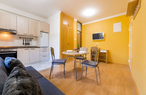 Trinajstici Apartment | Cozy Studio Apartment Raspolic with Breakfast & Kitchen
