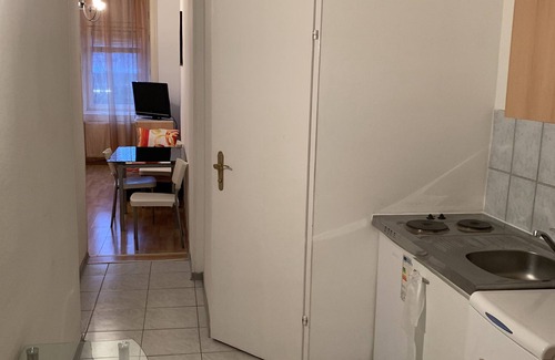 Neulerchenfeld Apartment | Convenient Studio Apartment Near Subway with Breakfast Included