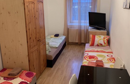 Neulerchenfeld Apartment | Convenient Studio Apartment Near Subway with Breakfast Included