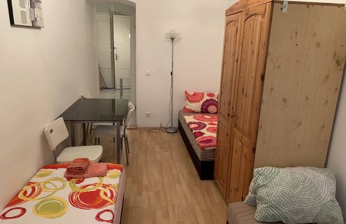 Neulerchenfeld Apartment | Convenient Studio Apartment Near Subway with Breakfast Included