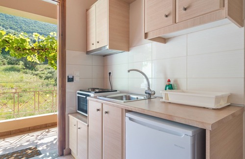 Spanokhorion Apartment | Studio Apartment 'Two Adults No 1' with Sea View, Wi-Fi and Air Conditioning