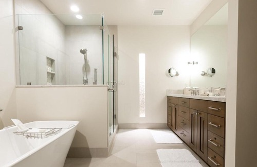 Deer Valley Hotel | Modern Studio Apartment with Hot Tub & Family Friendly Amenities