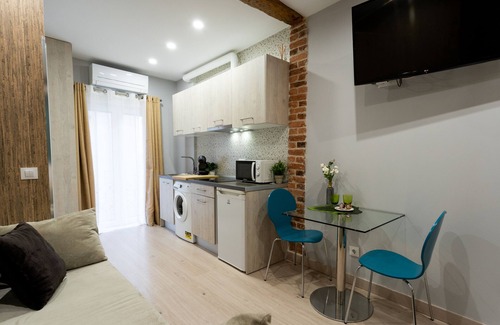 Santander Apartment | Cozy Studio Apartment with Inviting Street View & Kitchen