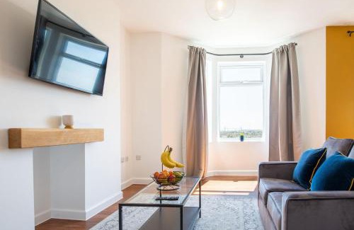 Newport Apartment | Modern Studio Apartment with 65" Smart TV - Family Friendly