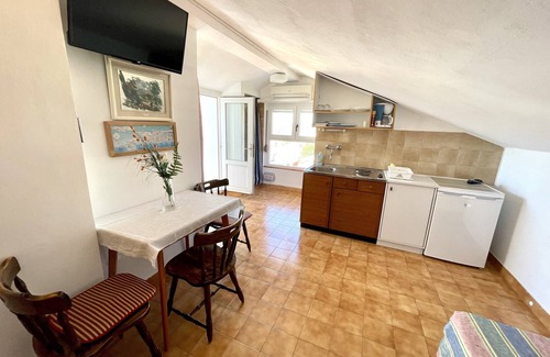 Dramalj Apartment | Seaside Studio Apartment with Kitchen and Breakfast Options