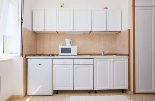 Molunat Apartment | Studio apartment with sea view